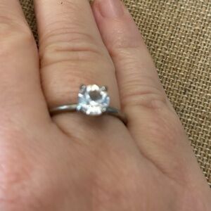UNCAS SIZE 8 CUBIC ZIRCONIA SOLITAIRE RING